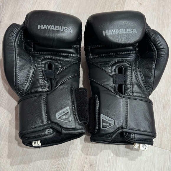 Hayabusa T3 Kanpeki Boxing Gloves - Picture 2 of 4